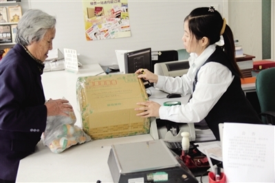實名寄遞新規(guī)落地呼和浩特 市民寄件須攜帶身份證提升安全保障